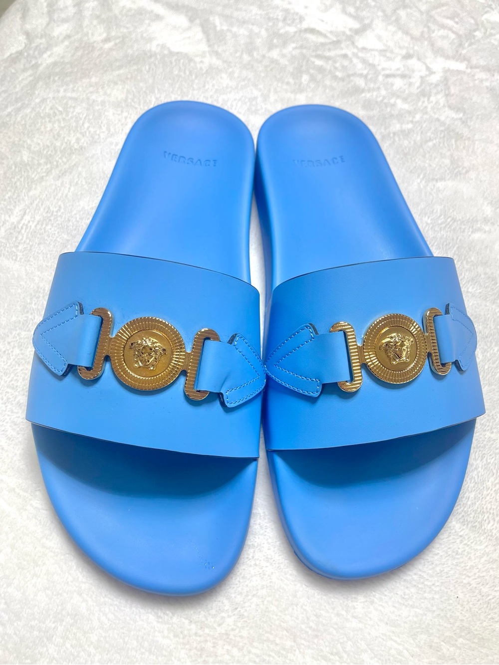 M10 W11 Versace slides unisex